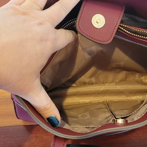 Anne Klein red handbag - Picture 3 of 4